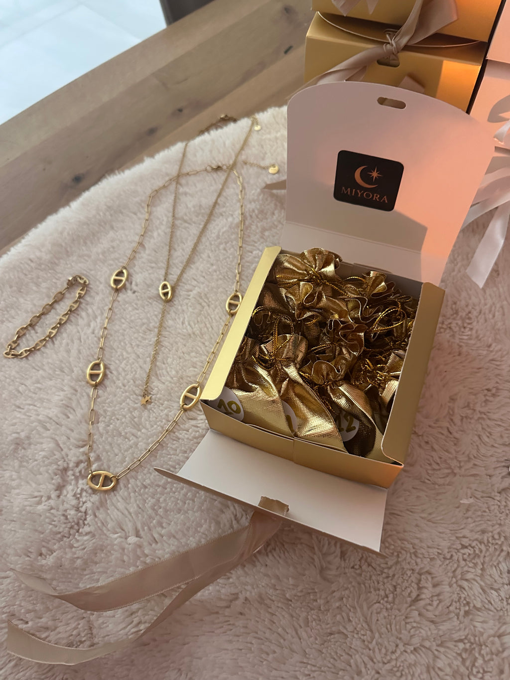 Calendrier de l’Avent Miyora🎄💫 12 cases