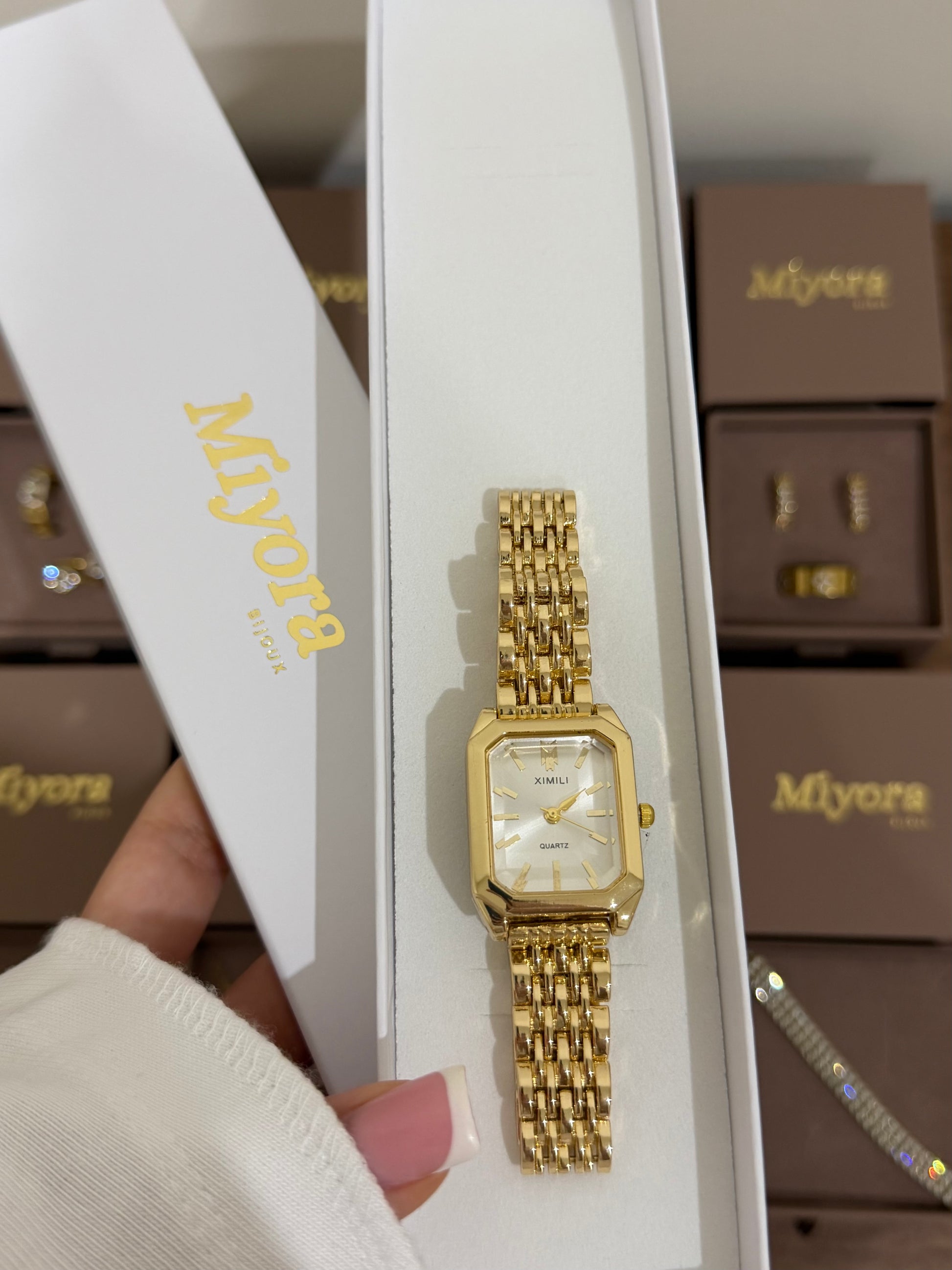 MONTRE LEILA