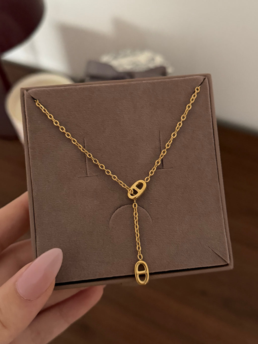 COLLIER TAMARA