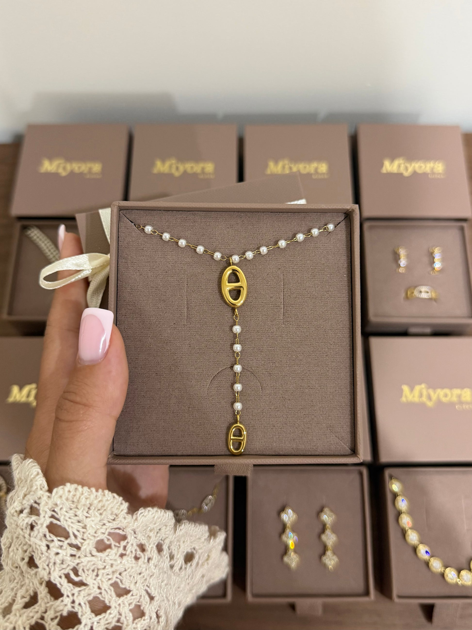 COLLIER MARIYA