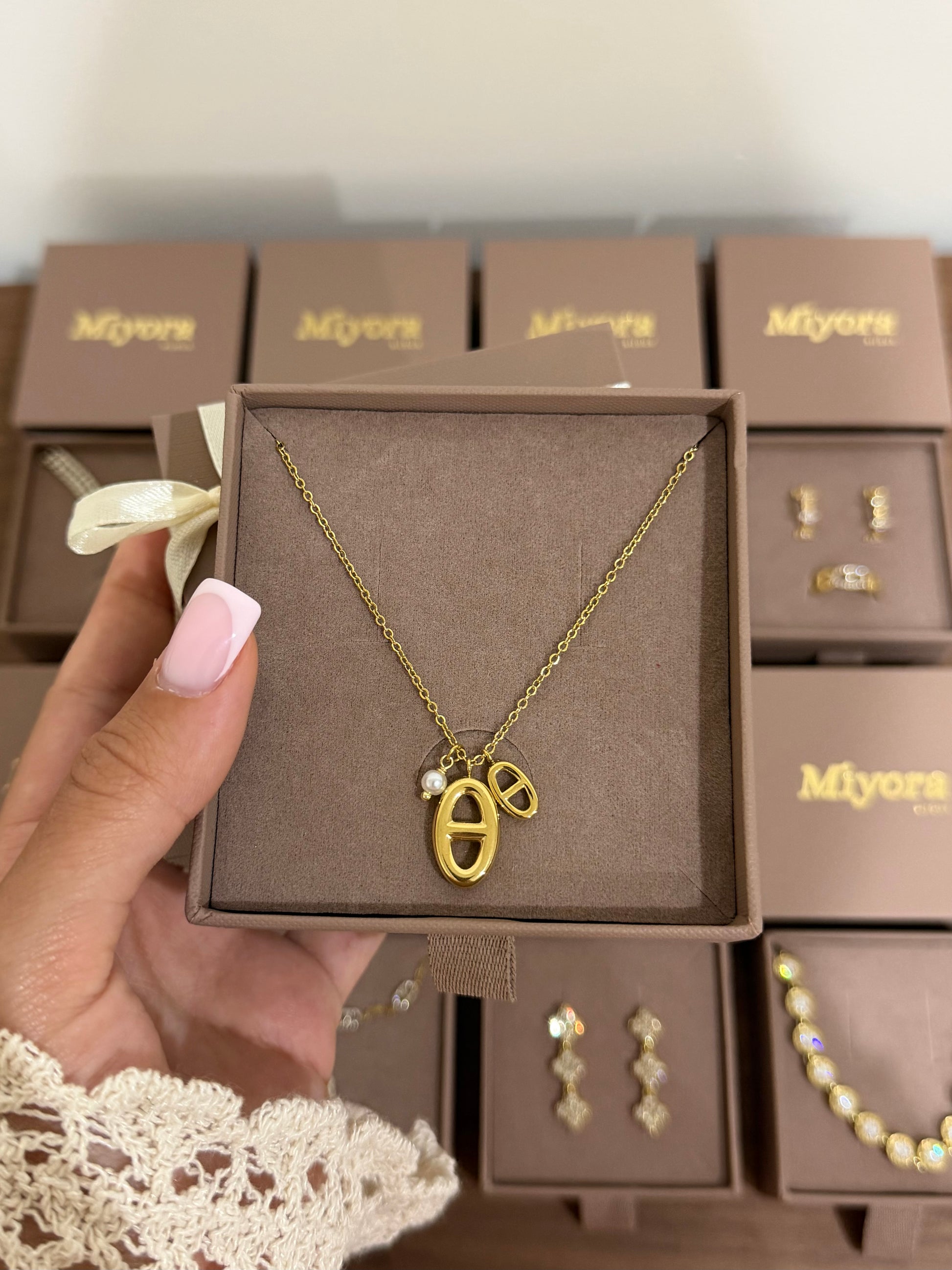 COLLIER ALEYA