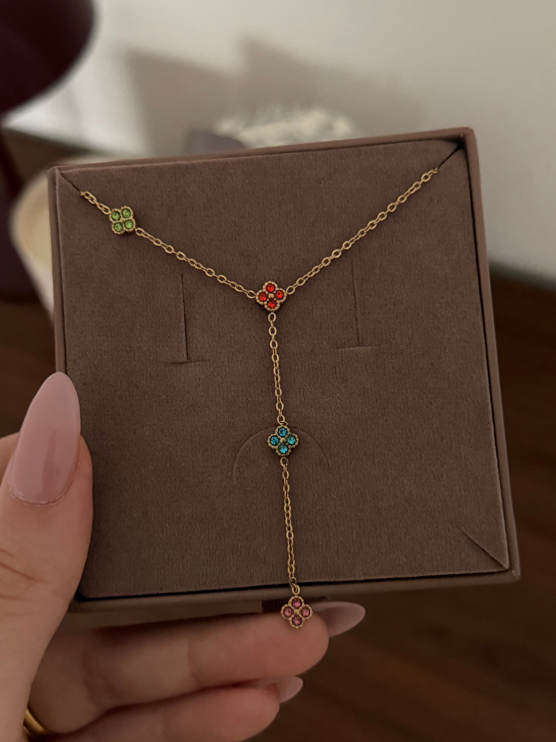 COLLIER ALYS