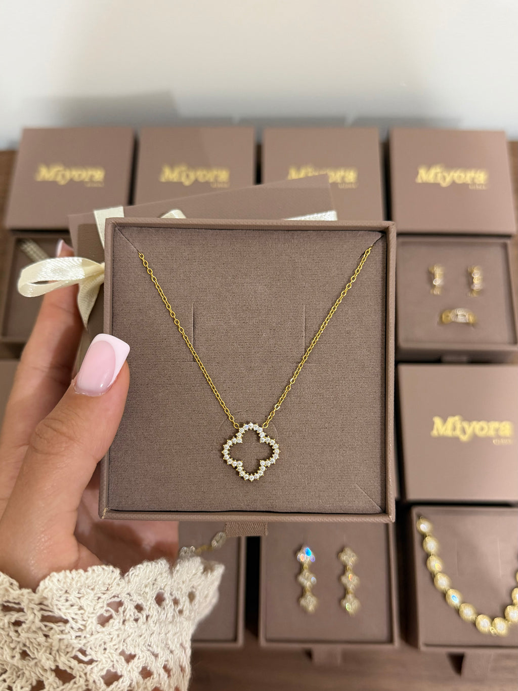 COLLIER SWANINE