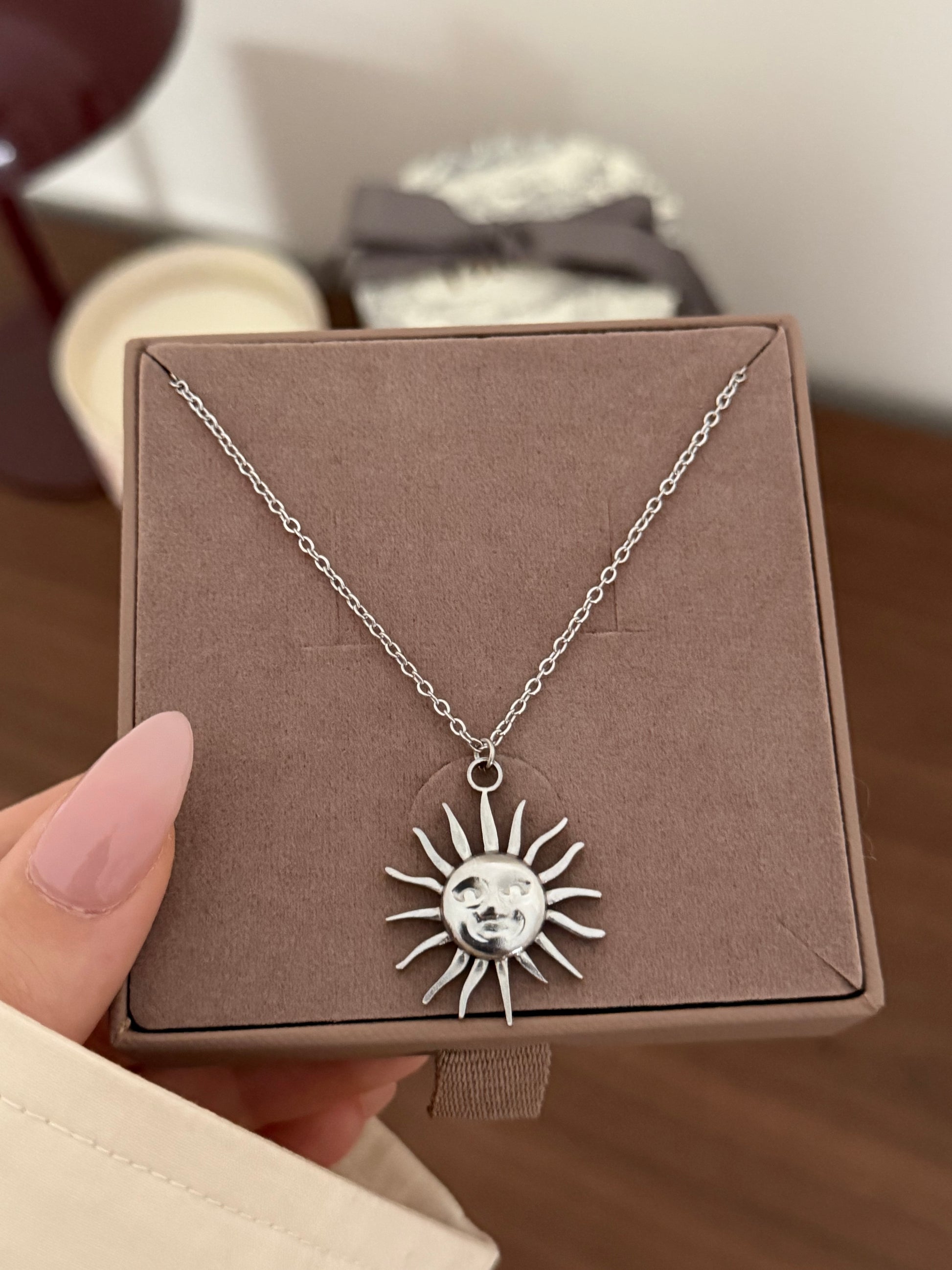 COLLIER SUNNY