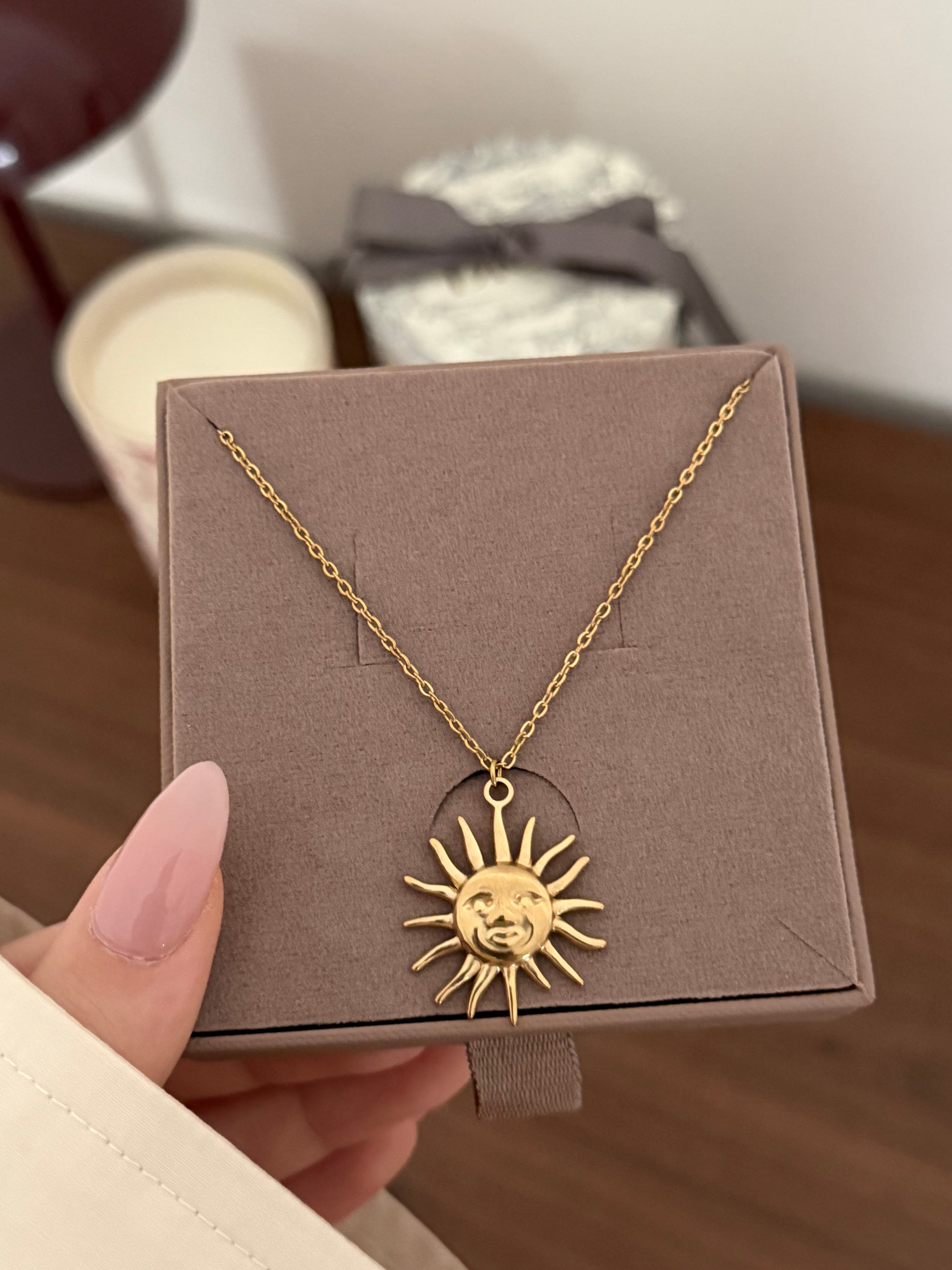 COLLIER SUNNY