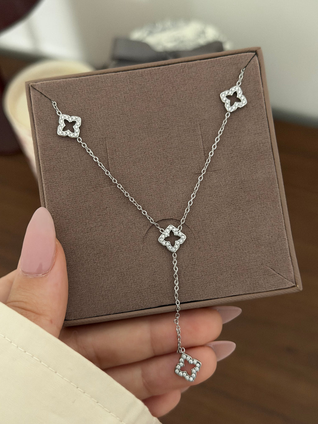 COLLIER NOUR