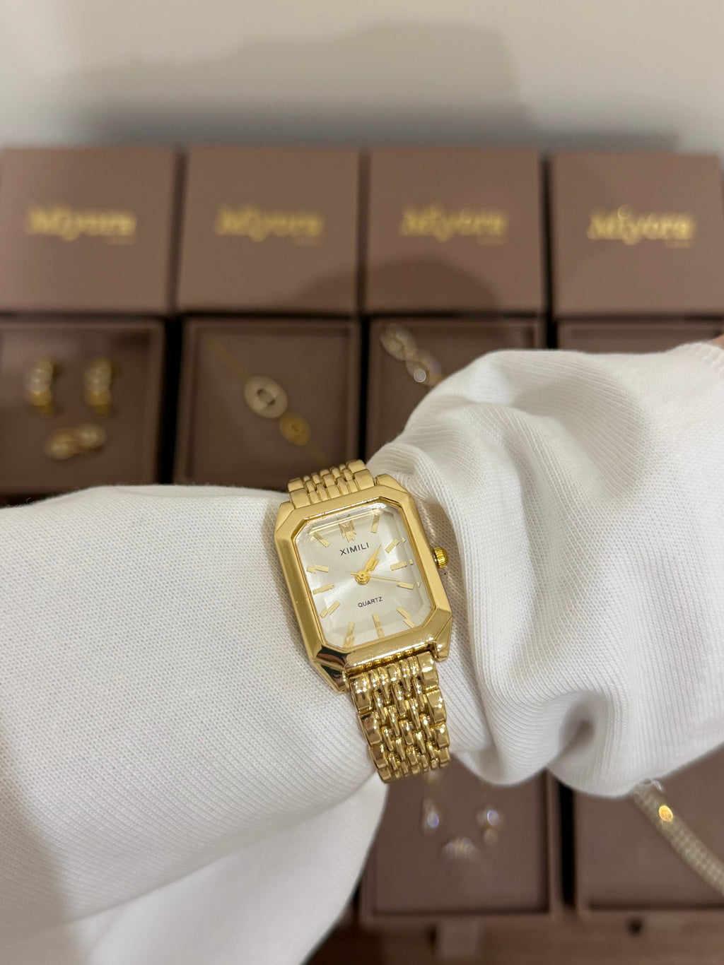 MONTRE LEILA