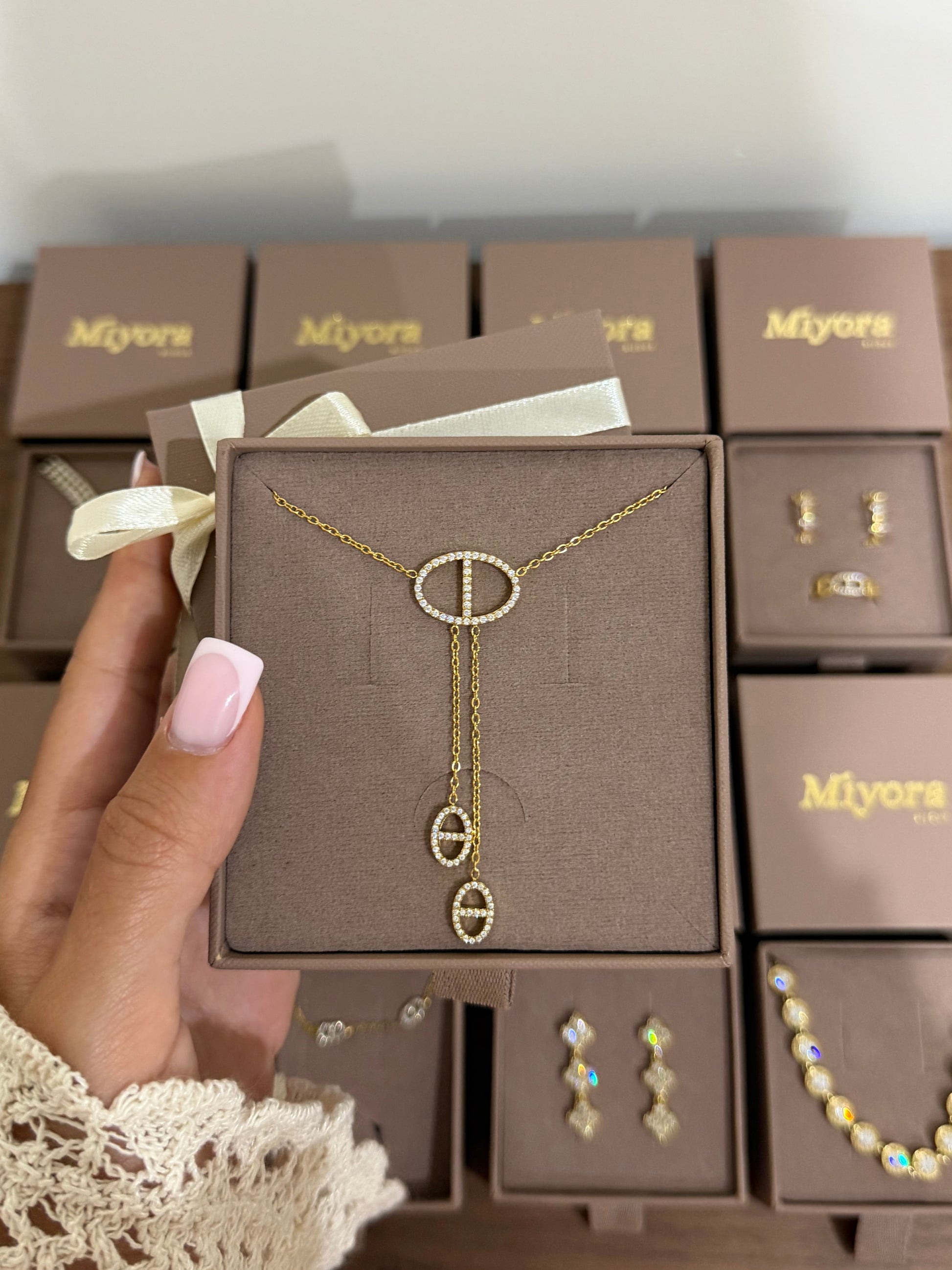 COLLIER DONNA